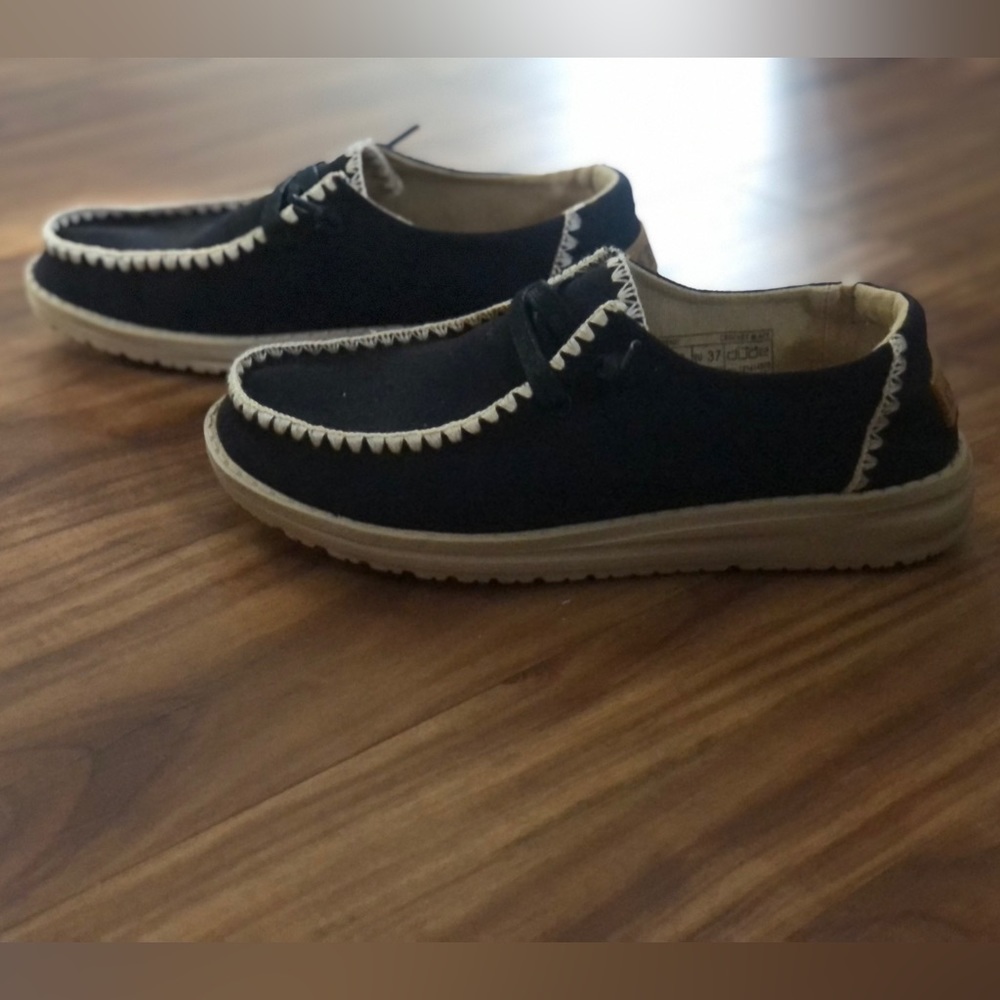 Hey dudes. Size 6.